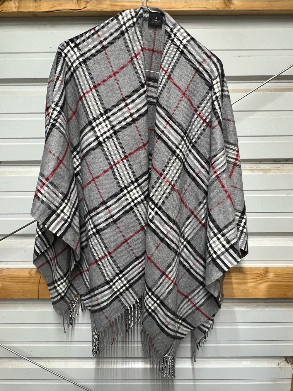 V. FRAAS Gray Plaid Fringe Cape with Red Windowpane